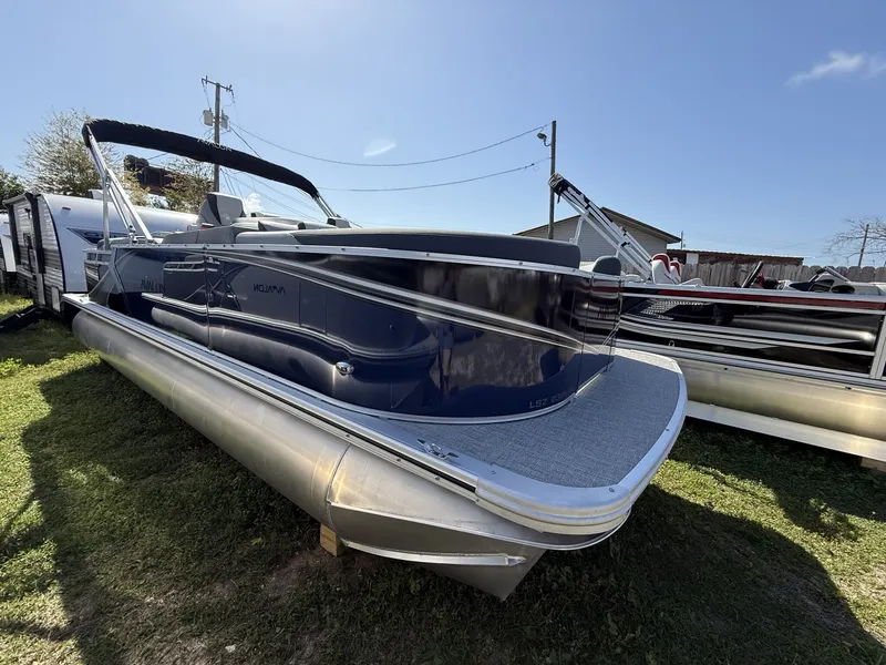 The Image of Avalon LSZ 23 QUAD LOUNGER-TRITOON 200HP 2026 - 1