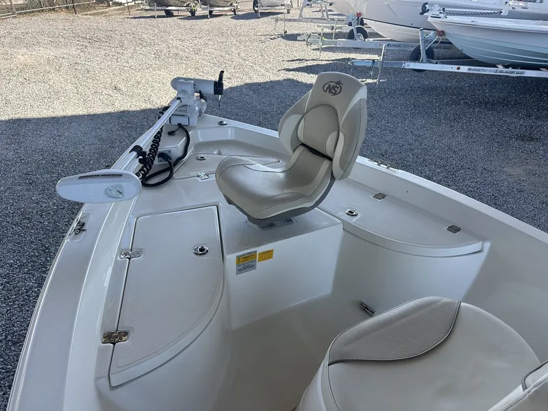 Slide: The Image of 2018 NauticStar 1810 NauticBay boat with seat and controls. - 10
