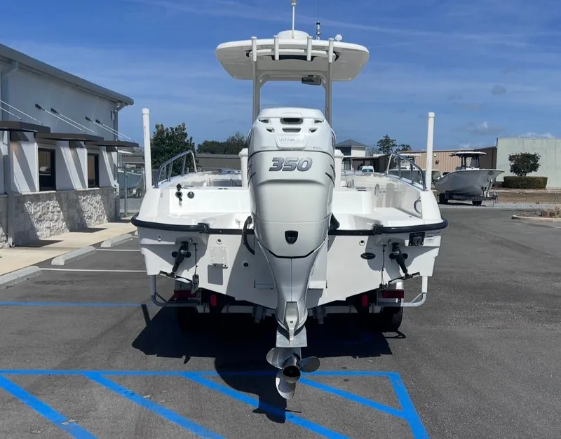 Slide: The Image of 2016 Boston Whaler 270 Dauntless boat with 350 HP engine. - 7