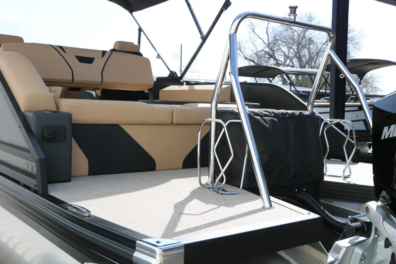 Slide: The Image of Evotti 723 CS Tri Toon 2026 - 21