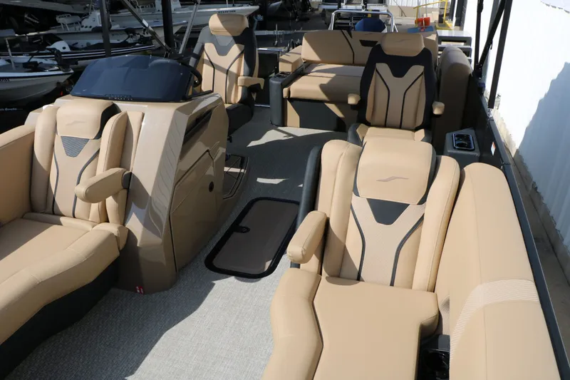 Slide: The Image of Evotti 723 CS Tri Toon 2026 - 28