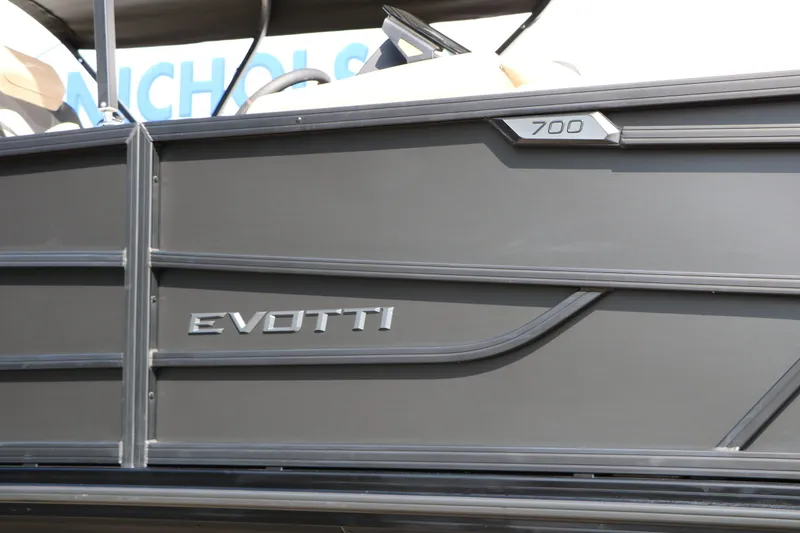 Slide: The Image of Evotti 723 CS Tri Toon 2026 - 23