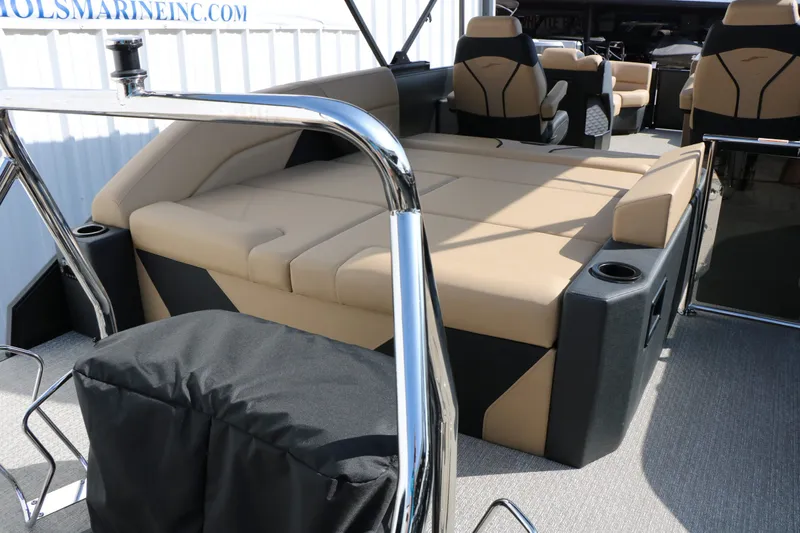 Slide: The Image of Evotti 723 CS Tri Toon 2026 - 34