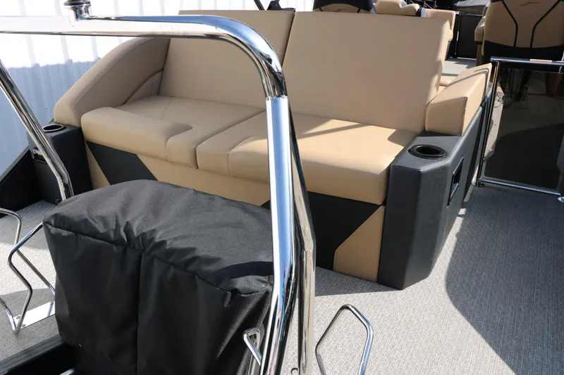 Slide: The Image of Evotti 723 CS Tri Toon 2026 - 36