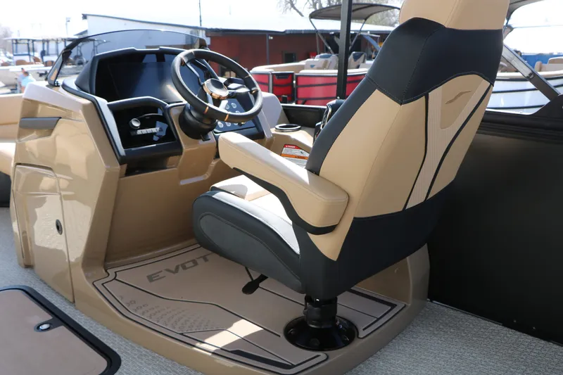 Slide: The Image of Evotti 723 CS Tri Toon 2026 - 47