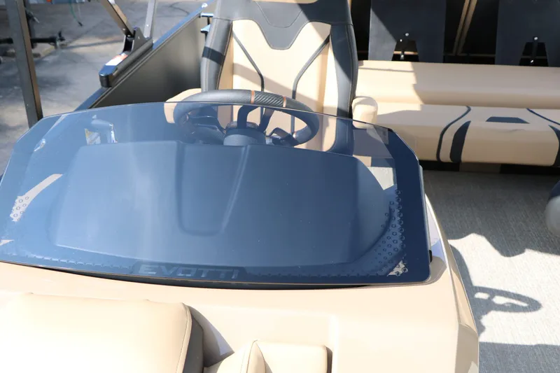 Slide: The Image of Evotti 723 CS Tri Toon 2026 - 52