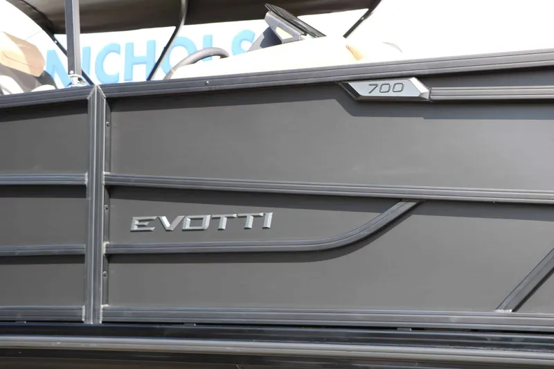 Slide: The Image of Evotti 723 CS Tri Toon 2026 - 23
