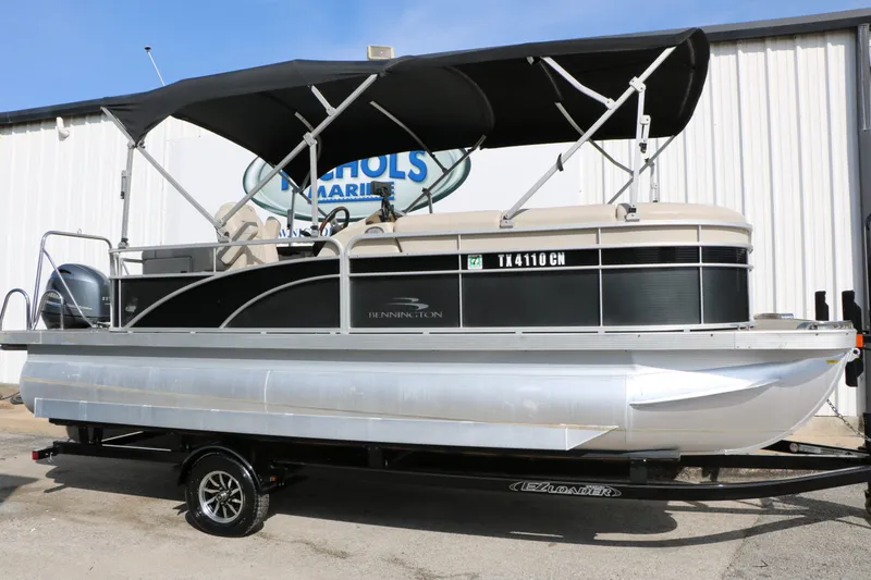 The Image of Bennington 21SLX 2015 - 1