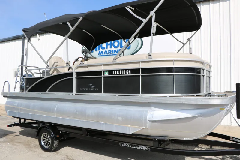 Slide: The Image of Bennington 21SLX 2015 - 3