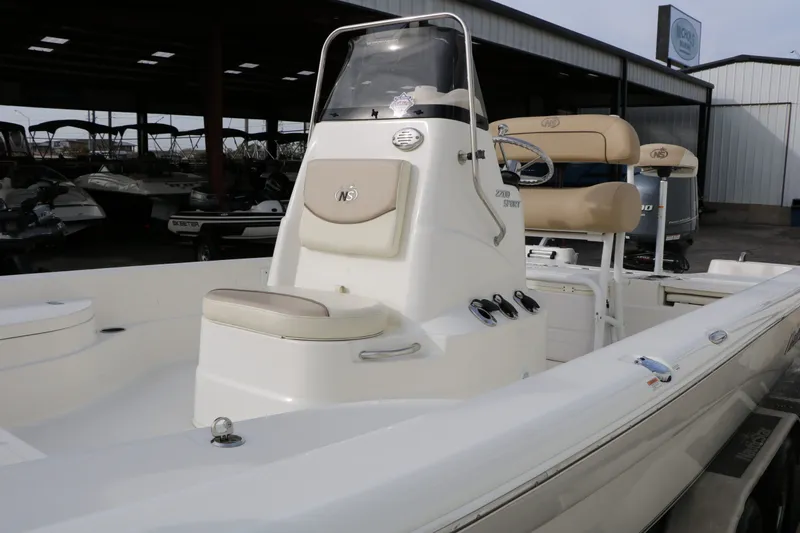 Slide: The Image of NauticStar 2200 Sport 2017 - 15