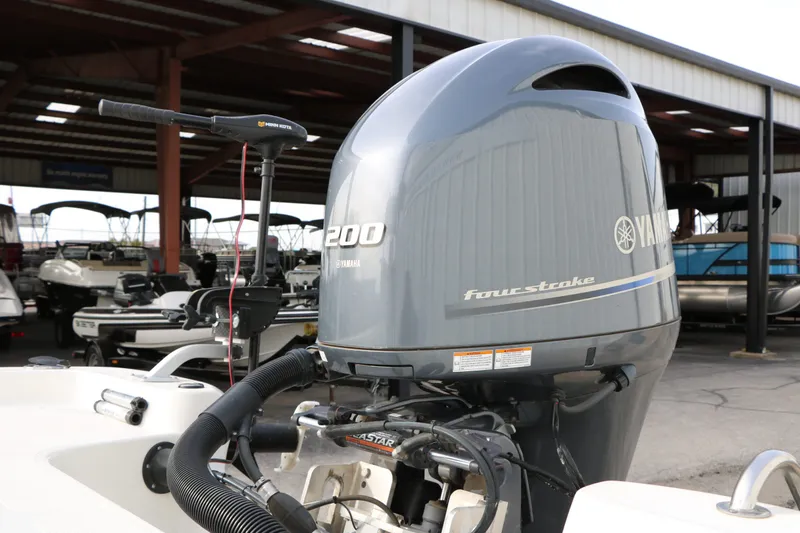 Slide: The Image of NauticStar 2200 Sport 2017 - 16