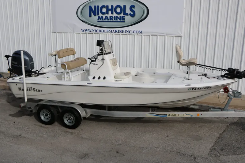 Slide: The Image of NauticStar 2200 Sport 2017 - 23