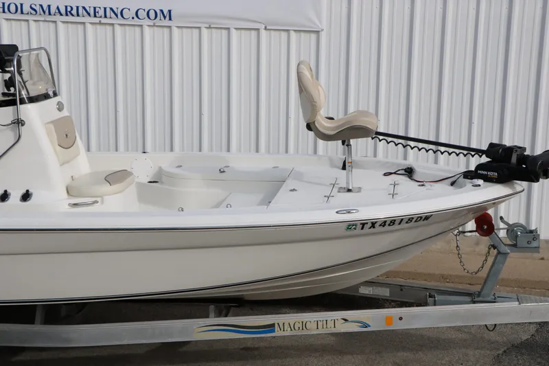 Slide: The Image of NauticStar 2200 Sport 2017 - 25