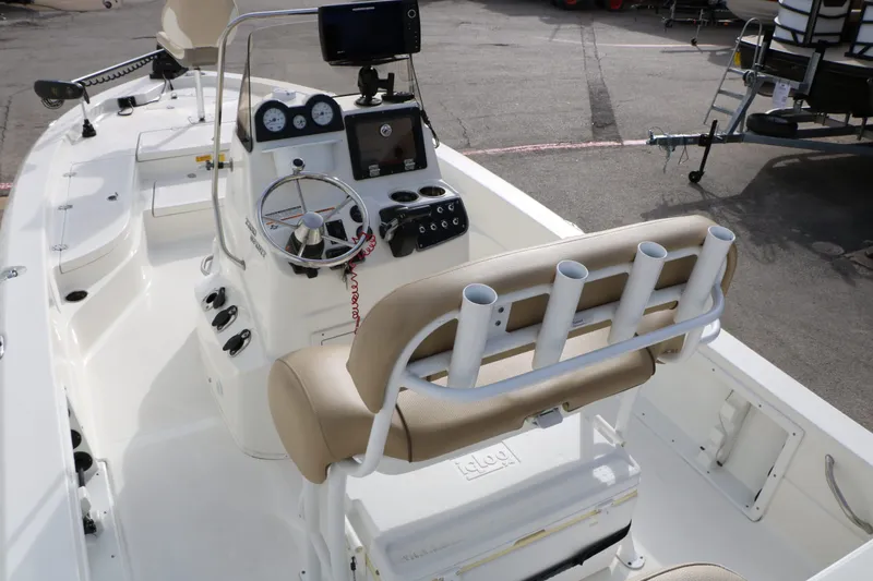 Slide: The Image of NauticStar 2200 Sport 2017 - 27