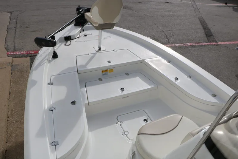 Slide: The Image of NauticStar 2200 Sport 2017 - 28