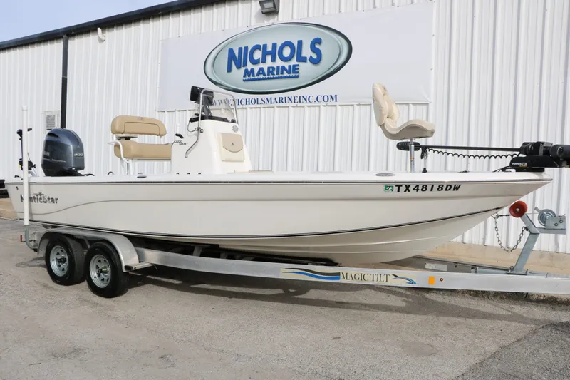 Slide: The Image of NauticStar 2200 Sport 2017 - 3