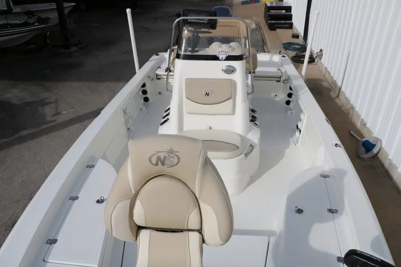 Slide: The Image of NauticStar 2200 Sport 2017 - 31