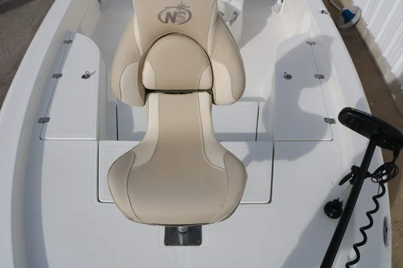 Slide: The Image of NauticStar 2200 Sport 2017 - 32