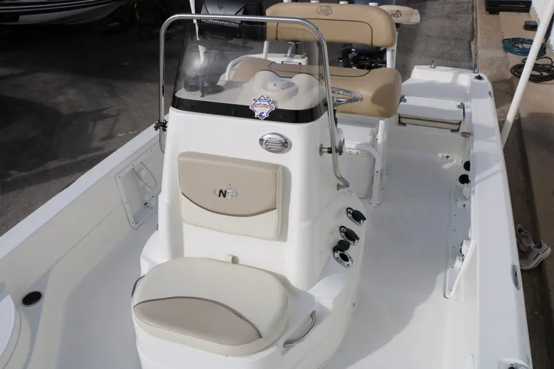 Slide: The Image of NauticStar 2200 Sport 2017 - 33