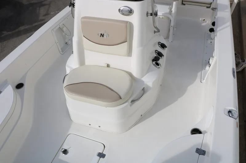 Slide: The Image of NauticStar 2200 Sport 2017 - 34