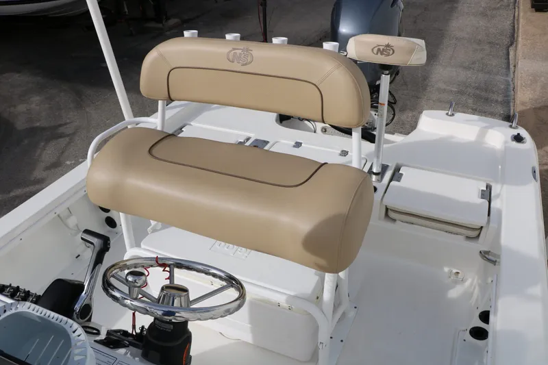 Slide: The Image of NauticStar 2200 Sport 2017 - 35