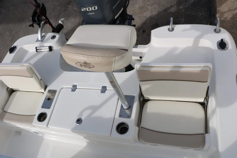 Slide: The Image of NauticStar 2200 Sport 2017 - 37