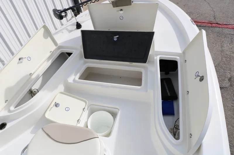 Slide: The Image of NauticStar 2200 Sport 2017 - 44