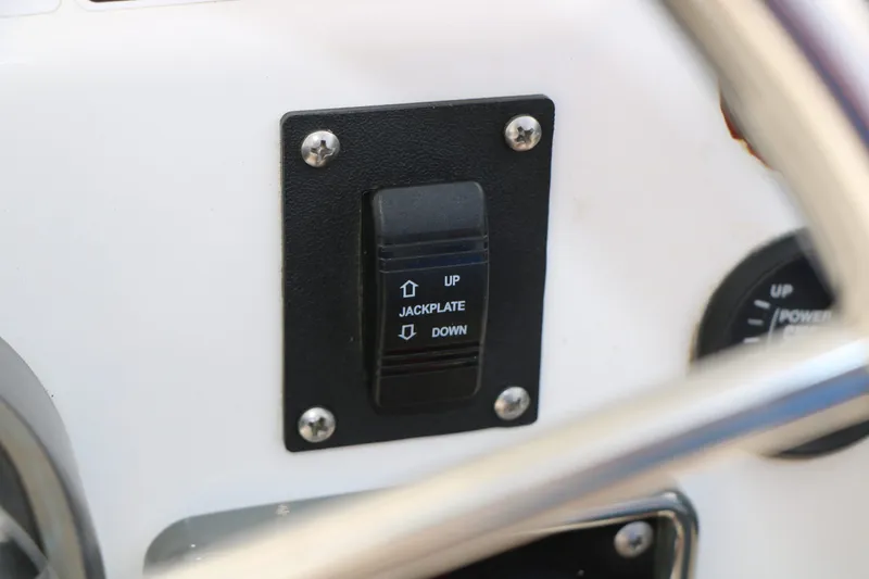 Slide: The Image of NauticStar 2200 Sport 2017 - 50