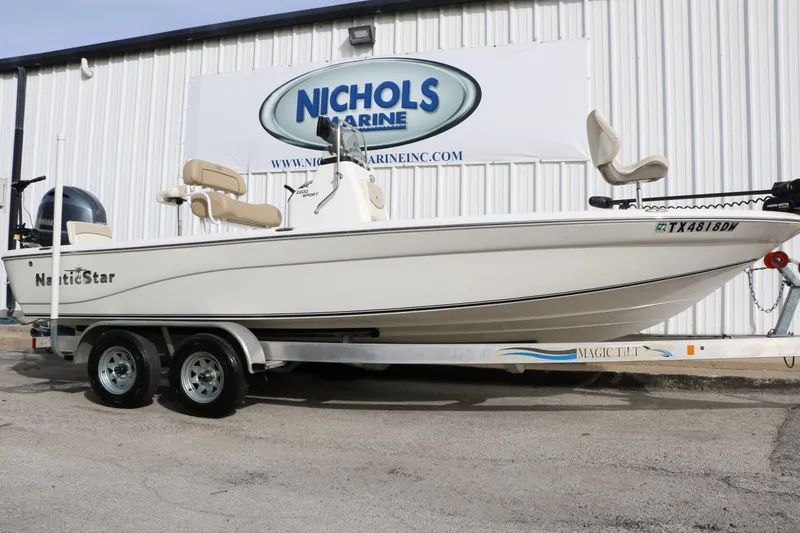 Slide: The Image of NauticStar 2200 Sport 2017 - 51