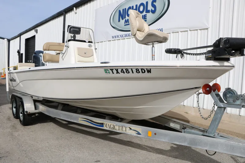 Slide: The Image of NauticStar 2200 Sport 2017 - 53