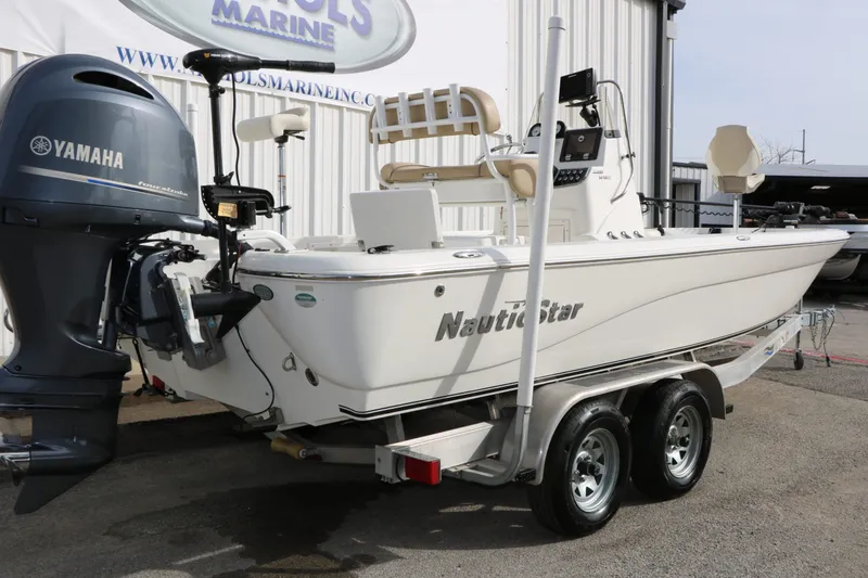 Slide: The Image of NauticStar 2200 Sport 2017 - 57