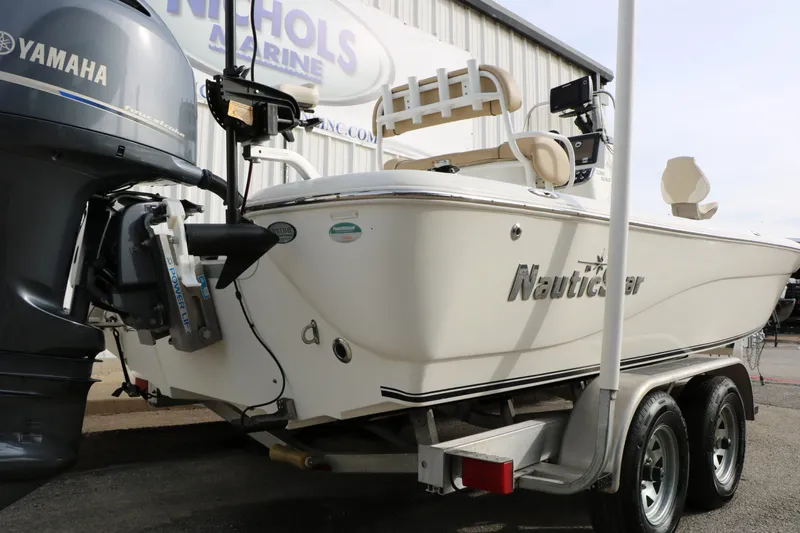 Slide: The Image of NauticStar 2200 Sport 2017 - 8