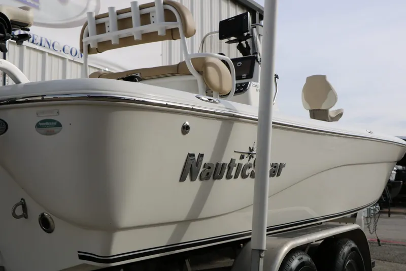 Slide: The Image of NauticStar 2200 Sport 2017 - 9