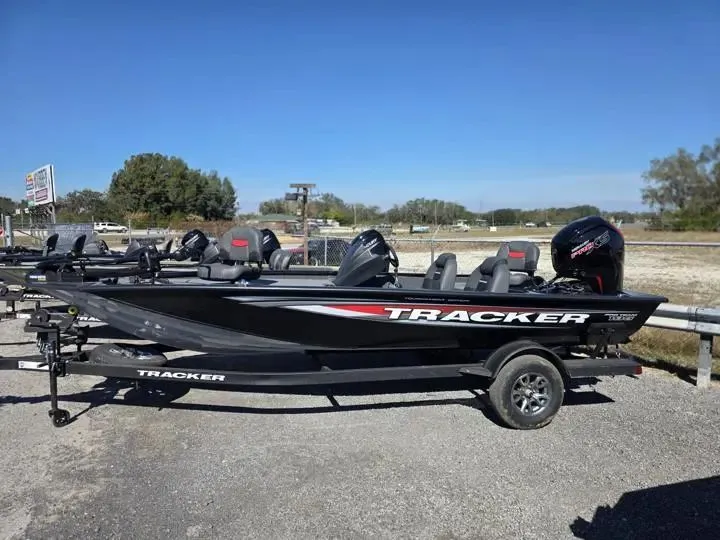 Slide: The Image of Tracker Pro Team 195 TXW Tournament Ed 2026 - 4