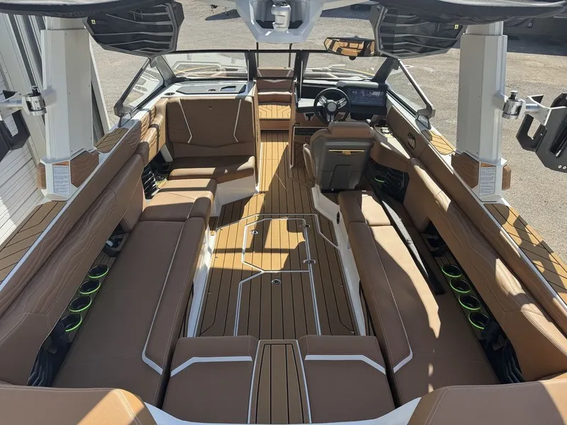 Slide: The Image of Nautique Super Air Nautique G25 2025 - 9