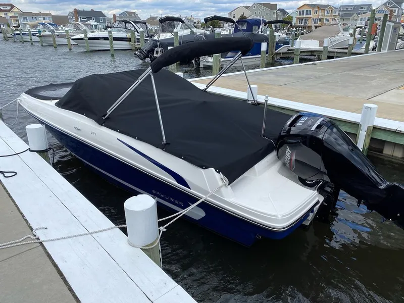 Slide: The Image of Bayliner VR4 2022 - 10