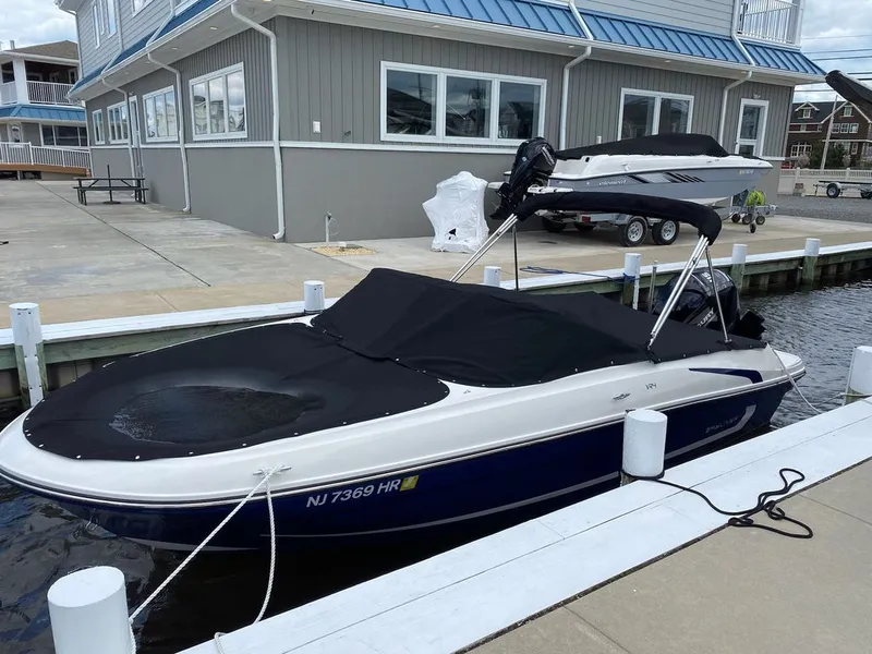 Slide: The Image of Bayliner VR4 2022 - 11