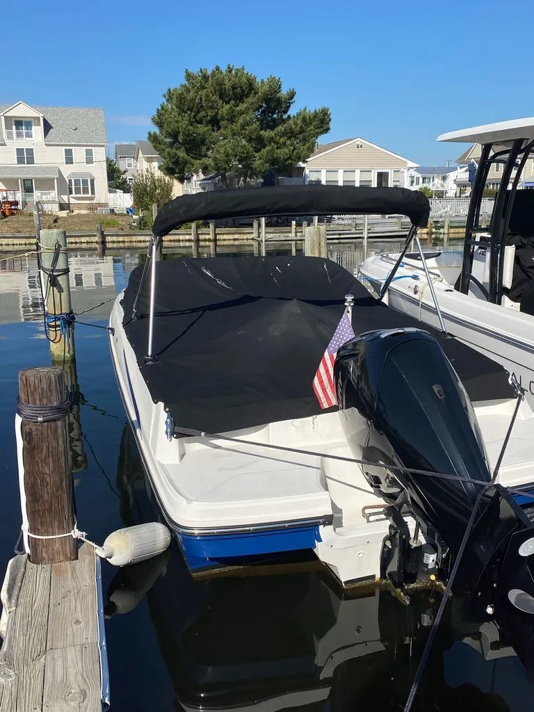 Slide: The Image of Bayliner VR4 2022 - 12