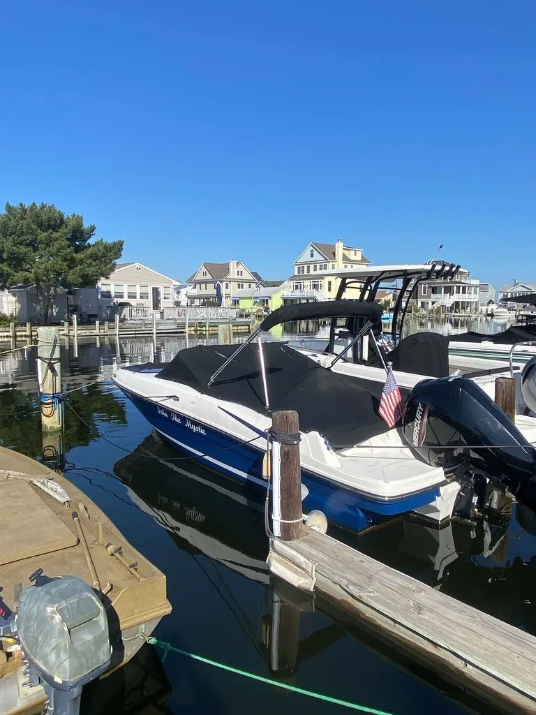 Slide: The Image of Bayliner VR4 2022 - 13