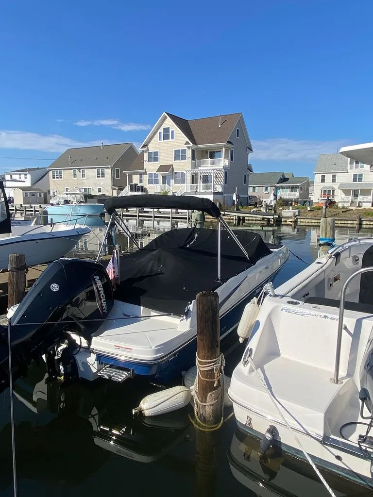 Slide: The Image of Bayliner VR4 2022 - 14