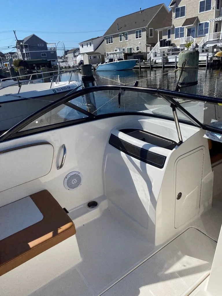 Slide: The Image of Bayliner VR4 2022 - 3