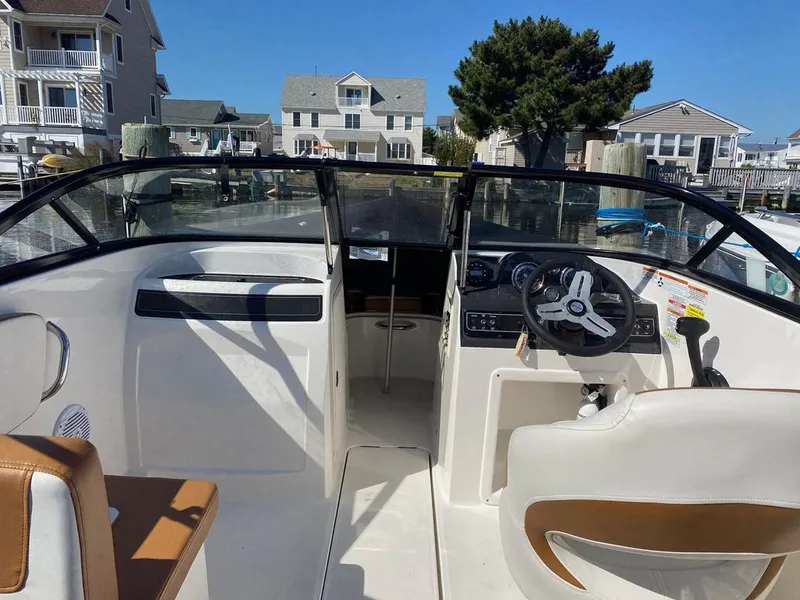 Slide: The Image of Bayliner VR4 2022 - 5