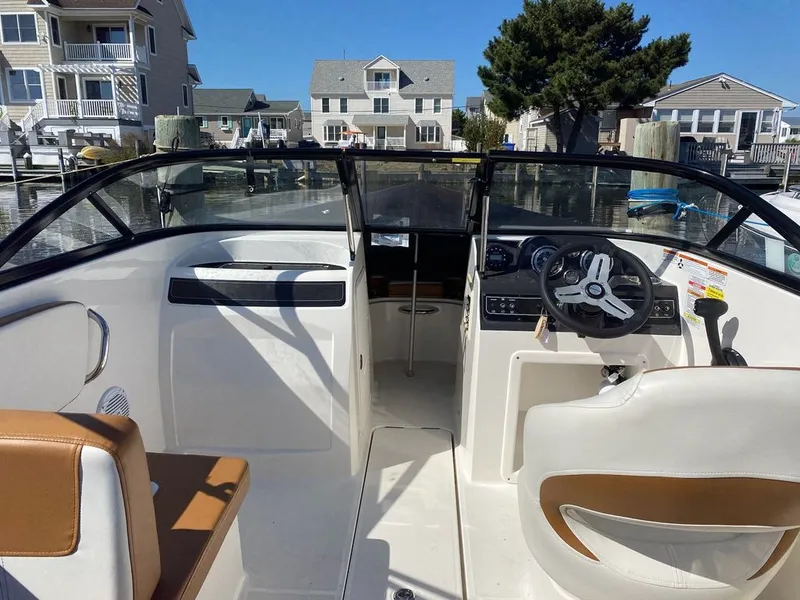 Slide: The Image of Bayliner VR4 2022 - 6