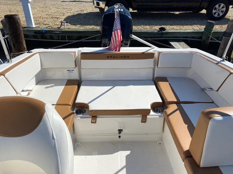 Slide: The Image of Bayliner VR4 2022 - 7