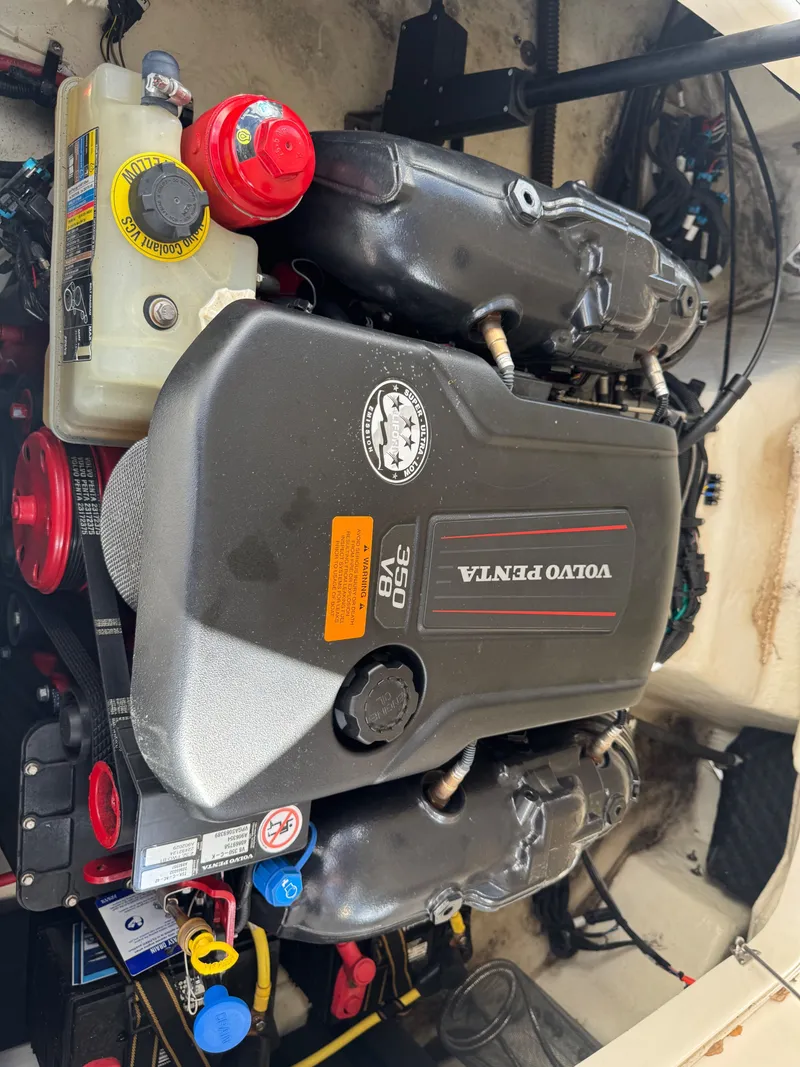 Slide: The Image of Chaparral 264 Sunesta Surf 2018 - 19