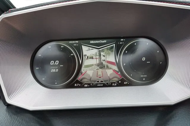 Slide: The Image of MasterCraft XT25 2019 - 18