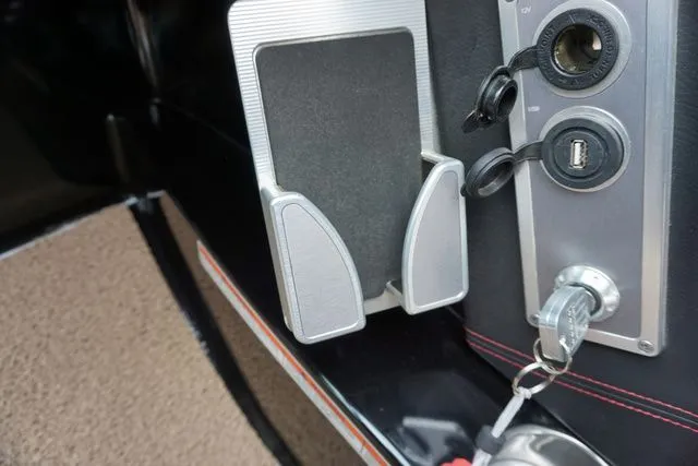 Slide: The Image of MasterCraft XT25 2019 - 20