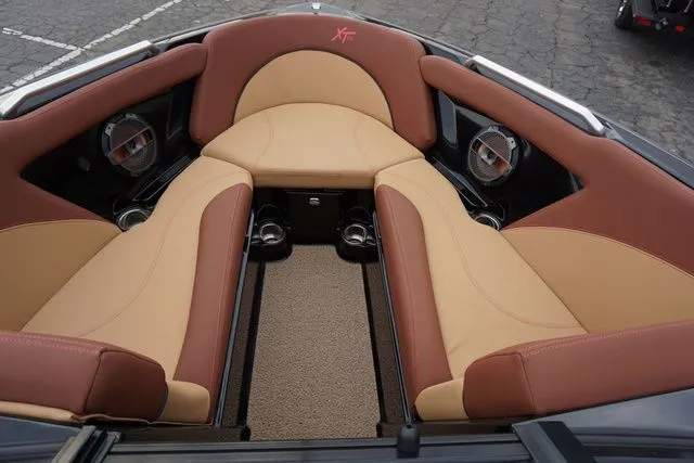 Slide: The Image of MasterCraft XT25 2019 - 21