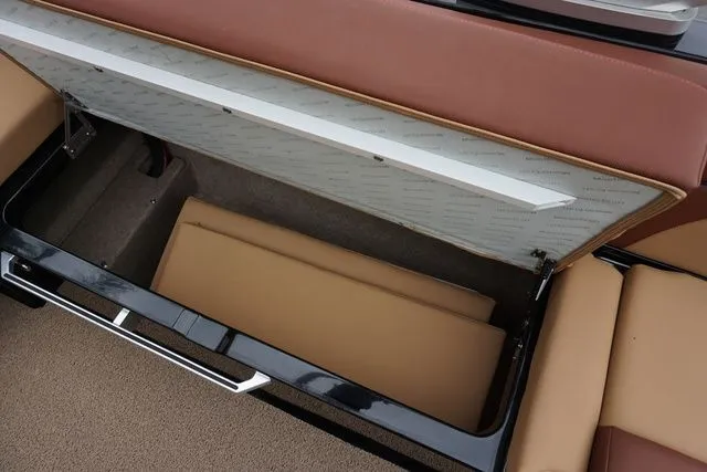 Slide: The Image of MasterCraft XT25 2019 - 24