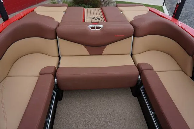 Slide: The Image of MasterCraft XT25 2019 - 26